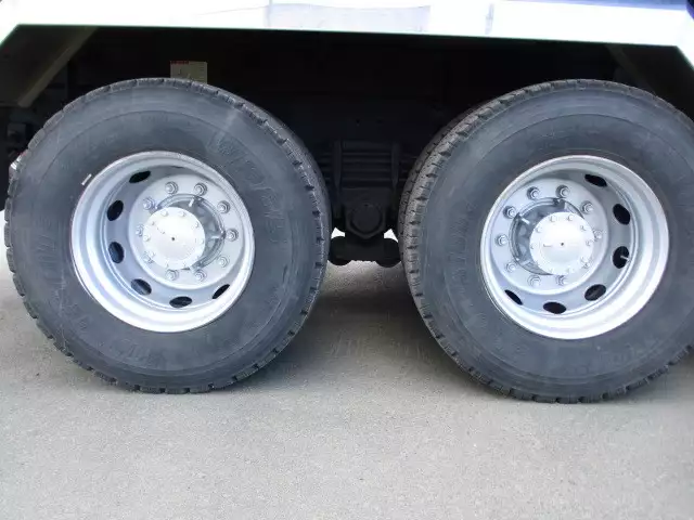 平成23年12月中古大型ダンプ日産UDクオンの画像18