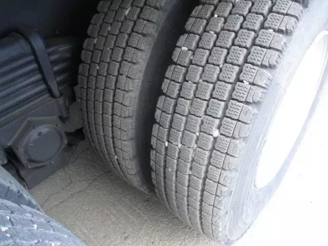 平成23年12月中古大型ダンプ日産UDクオンの画像20