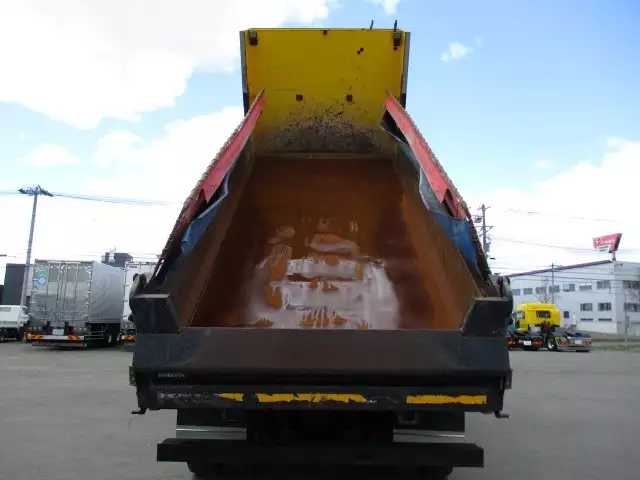 平成23年12月中古大型ダンプ日産UDクオンの画像28