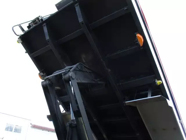 平成23年12月中古大型ダンプ日産UDクオンの画像30