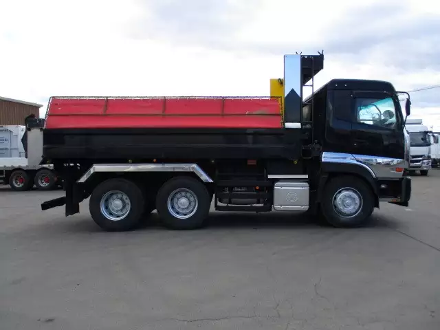 平成23年12月中古大型ダンプ日産UDクオンの画像4