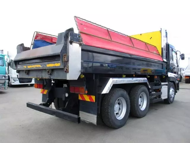 平成23年12月中古大型ダンプ日産UDクオンの画像5