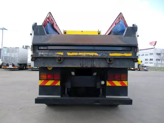 平成23年12月中古大型ダンプ日産UDクオンの画像6