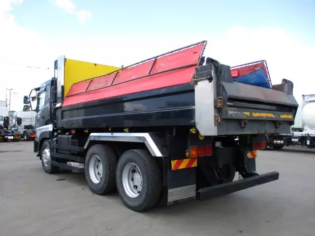 平成23年12月中古大型ダンプ日産UDクオンの画像7