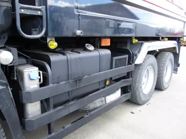 平成23年12月中古大型ダンプ日産UDクオンの画像9