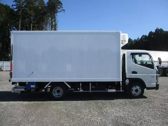 令和03年11月中古小型冷凍バン・ウィング三菱ふそう三菱の画像4