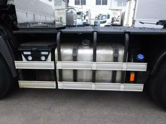 平成28年05月中古大型トラクタヘッド日野プロフィアの画像13