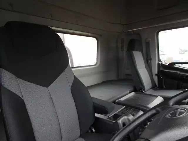 平成28年05月中古大型トラクタヘッド日野プロフィアの画像17