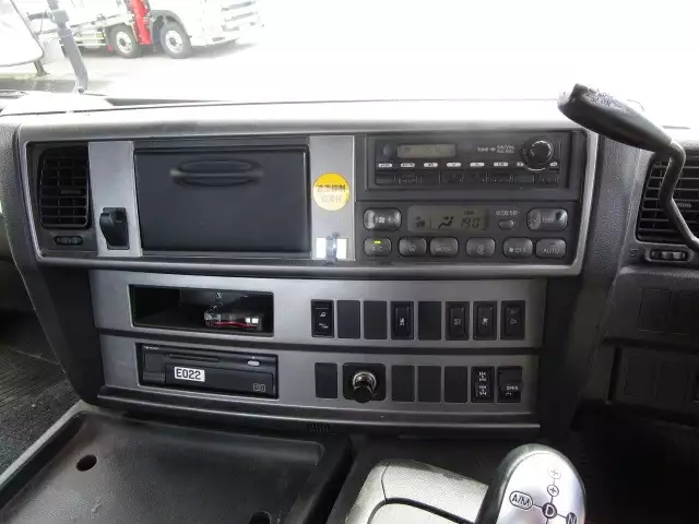 平成28年05月中古大型トラクタヘッド日野プロフィアの画像19