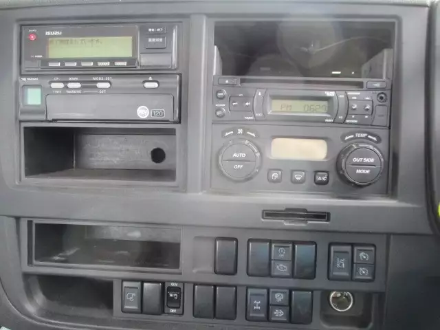 平成28年11月中古大型トラクタヘッドいすゞギガの画像25