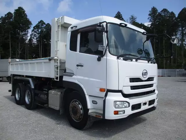 平成24年11月中古大型日産UDクオンの画像3