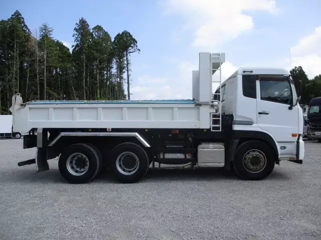 平成24年11月中古大型日産UDクオンの画像4