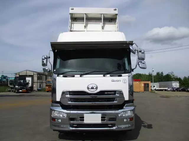 平成26年12月中古大型日産UDクオンの画像2