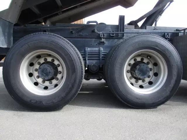 平成26年12月中古大型日産UDクオンの画像16