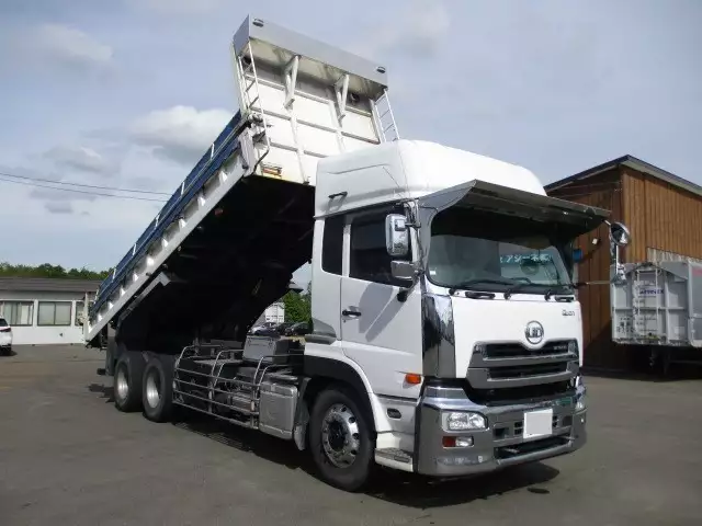 平成26年12月中古大型日産UDクオンの画像3