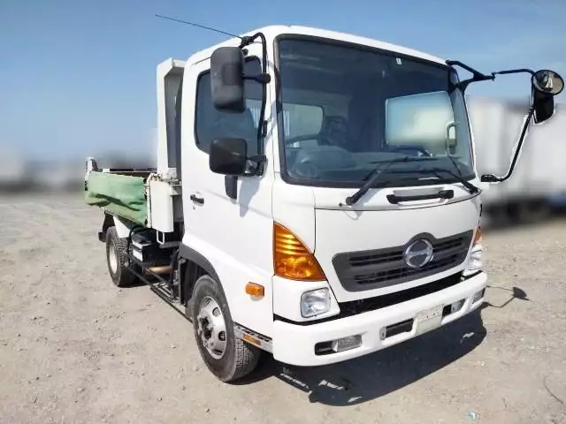 平成24年12月中古中型日野レンジャーの画像2