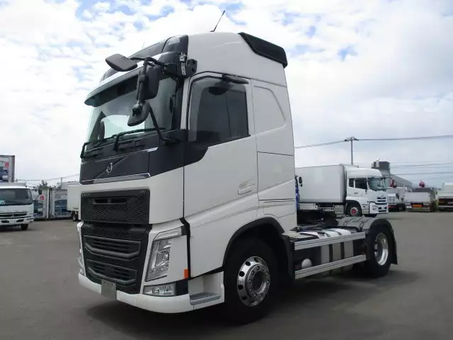 令和01年/平成31年11月中古大型トラクタヘッドボルボトラックの画像1