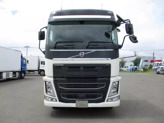 令和01年/平成31年11月中古大型トラクタヘッドボルボトラックの画像2