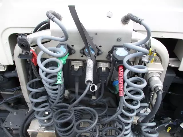 令和01年/平成31年11月中古大型トラクタヘッドボルボトラックの画像26