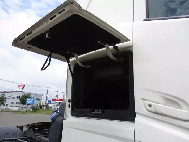 令和01年/平成31年11月中古大型トラクタヘッドボルボトラックの画像27