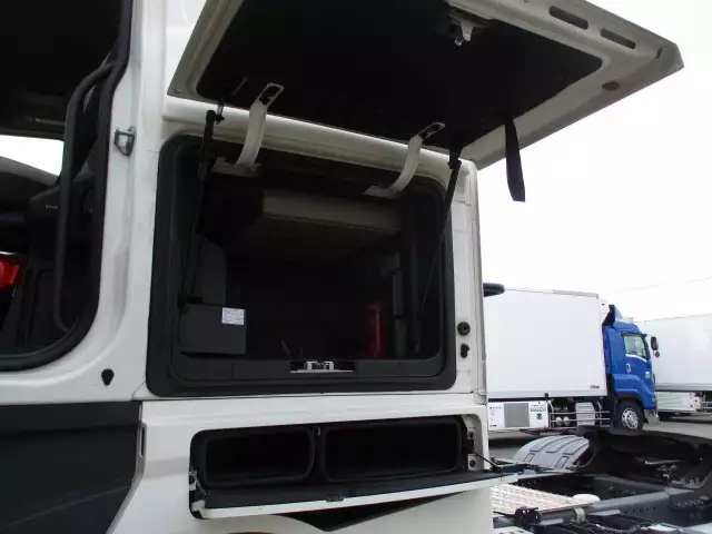 令和01年/平成31年11月中古大型トラクタヘッドボルボトラックの画像28