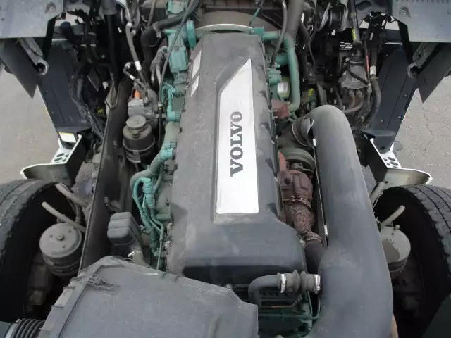 令和01年/平成31年11月中古大型トラクタヘッドボルボトラックの画像37