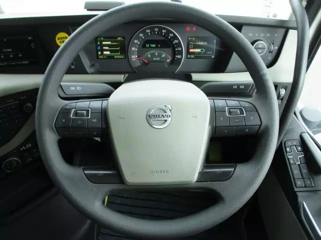 令和01年/平成31年11月中古大型トラクタヘッドボルボトラックの画像46