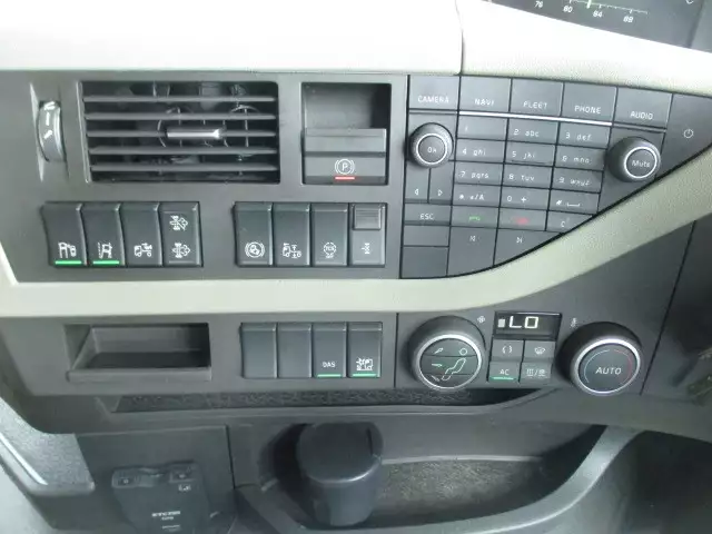 令和01年/平成31年11月中古大型トラクタヘッドボルボトラックの画像51