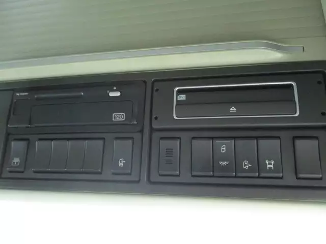 令和01年/平成31年11月中古大型トラクタヘッドボルボトラックの画像55