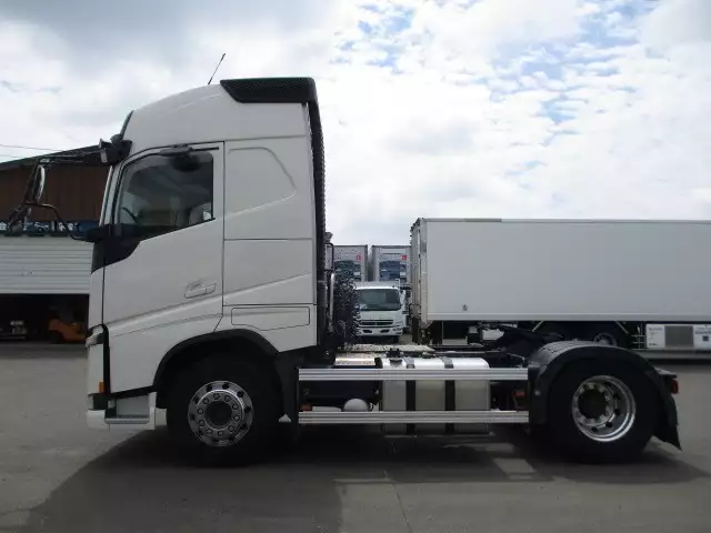 令和01年/平成31年11月中古大型トラクタヘッドボルボトラックの画像8