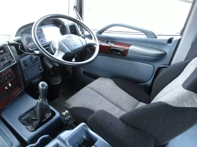 平成17年06月中古大型トラクタヘッド日野プロフィアの画像51