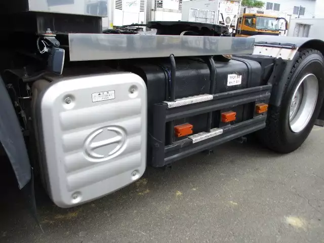 平成17年06月中古大型トラクタヘッド日野プロフィアの画像9