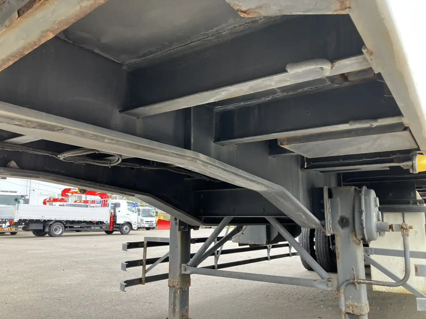 ☆車検付き(R7.11.29)☆ 平成29年 フルハーフ 13m3軸フラットトレーラー兼用コンテナ積み(40ft,31ft,30ft,20ft,JRコンテナ) 積載:27400㎏ 第五輪荷重:11,540㎏以上 リーフサスの画像16