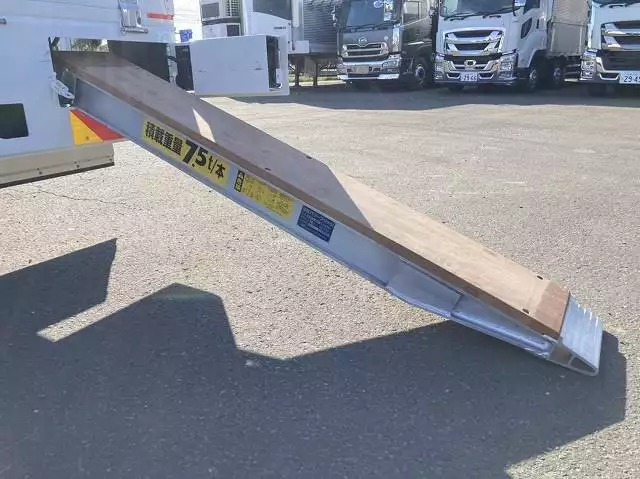 令和03年07月中古大型日産UDUDトラックスの画像17