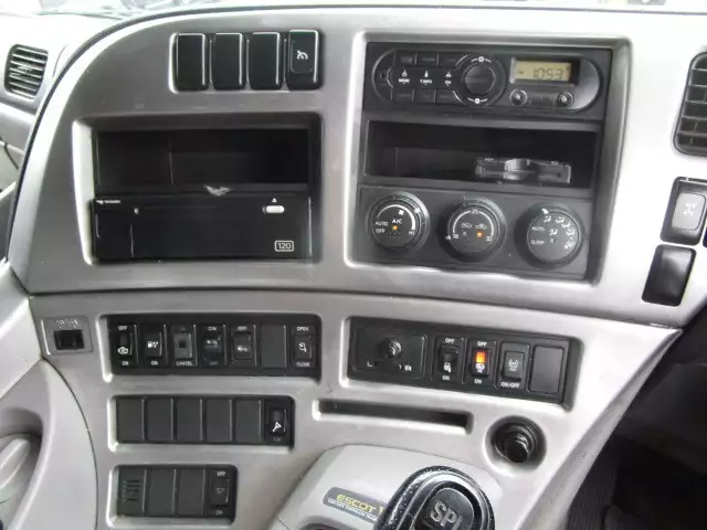 平成27年09月中古大型日産UDクオンの画像23