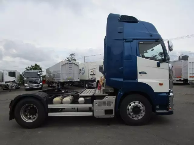 平成30年10月中古大型トラクタヘッド日野プロフィアの画像4