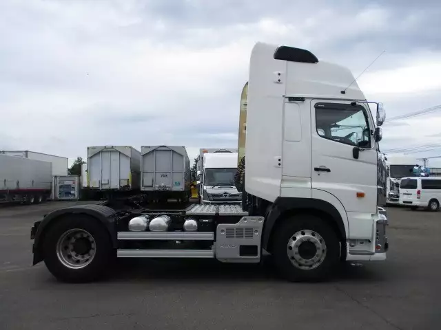 令和03年08月中古大型トラクタヘッド日野プロフィアの画像4