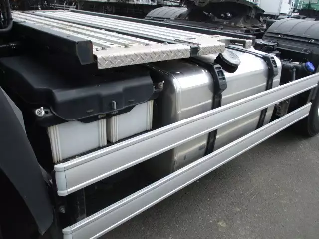 令和03年08月中古大型トラクタヘッド日野プロフィアの画像9