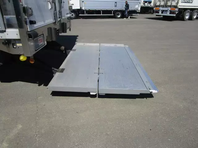 令和03年11月中古大型アルミバン・ウィング日野プロフィアの画像9