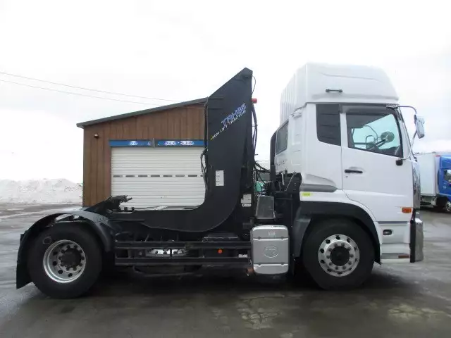 平成30年08月中古大型トラクタヘッド日産UDクオンの画像4