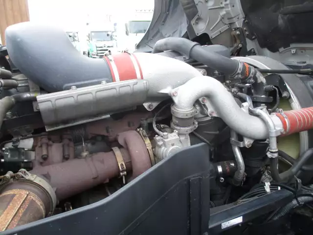 平成30年08月中古大型トラクタヘッド日産UDクオンの画像40