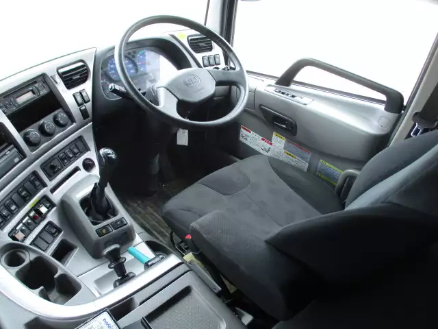 平成30年08月中古大型トラクタヘッド日産UDクオンの画像58