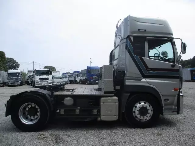 平成30年08月中古大型トラクタヘッド日産UDクオンの画像4
