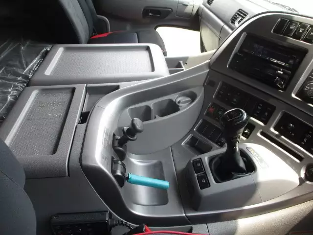 平成30年08月中古大型トラクタヘッド日産UDクオンの画像41