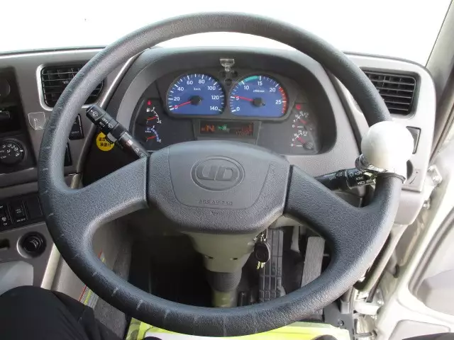 平成30年08月中古大型トラクタヘッド日産UDクオンの画像47