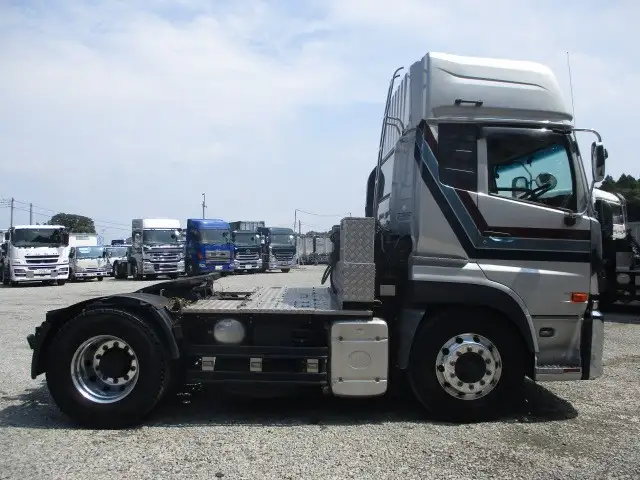 平成30年08月中古大型トラクタヘッド日産UDクオンの画像4