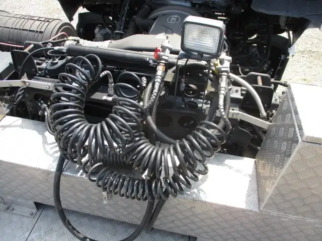 平成30年08月中古大型トラクタヘッド日産UDクオンの画像32