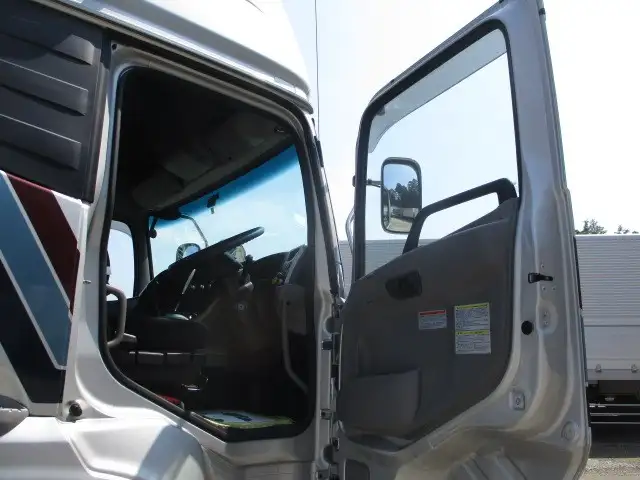 平成30年08月中古大型トラクタヘッド日産UDクオンの画像37