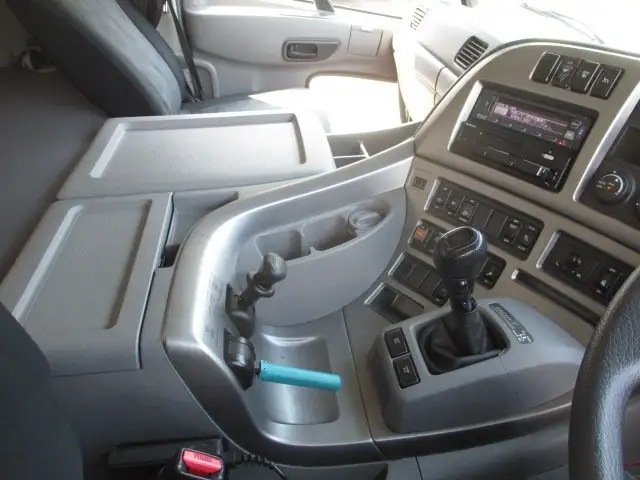 平成30年08月中古大型トラクタヘッド日産UDクオンの画像39