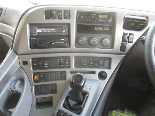 平成30年08月中古大型トラクタヘッド日産UDクオンの画像42